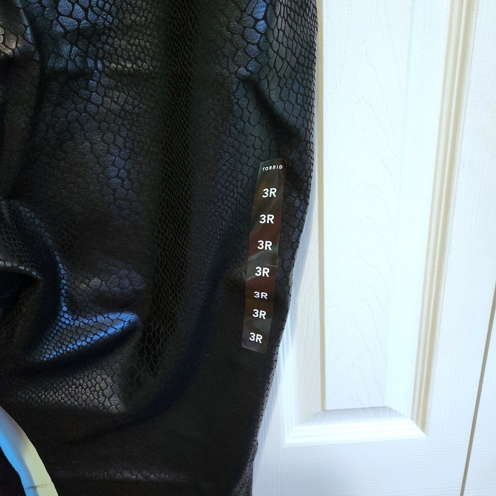 Torrid Studio Pixie Pants - Snake Print NWT - image 4